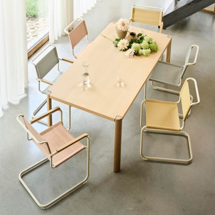 THONET Stahlrohr-Freischwinger S 34 V mit Armlehnen | Sitz u. Rücken Stoffmuster | Gestell perlweiß