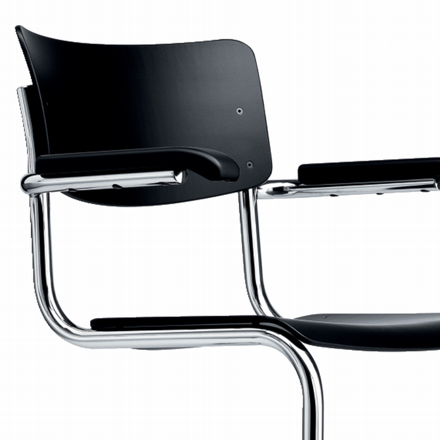 THONET Stahlrohr-Freischwinger S 43 F Formholzschalen schwarz gebeizt mit Armlehnen - Nahaufnahme
