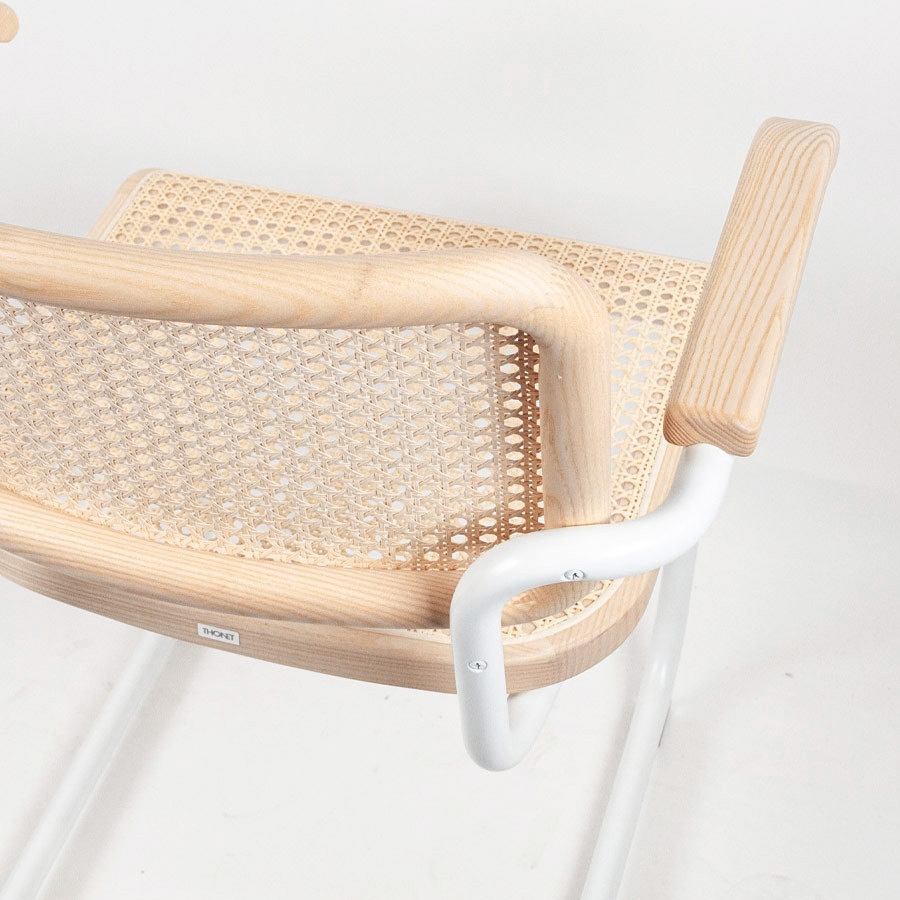 Lagerabverkauf: THONET S 64 V | Esche Pure Materials | Stahlrohr-Freischwinger | Gestell weiß