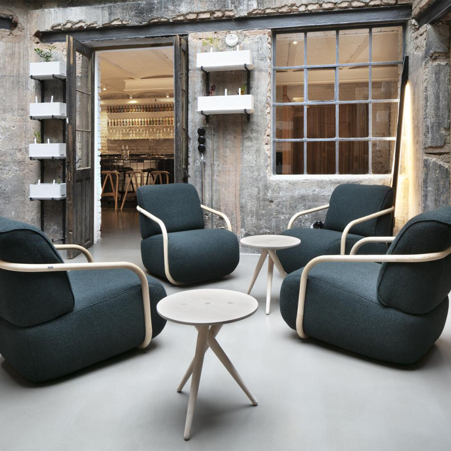 THONET 2001 Bugholzsessel Esche mit Armlehnen - BeispielbildTHONET 2001 Bugholzsessel Esche mit Armlehnen - Beispielbild