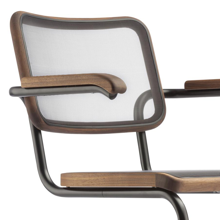 THONET Stahlrohr-Freischwinger S 64 N mit Kunststoffnetzbespannung schwarz - Nahaufnahme