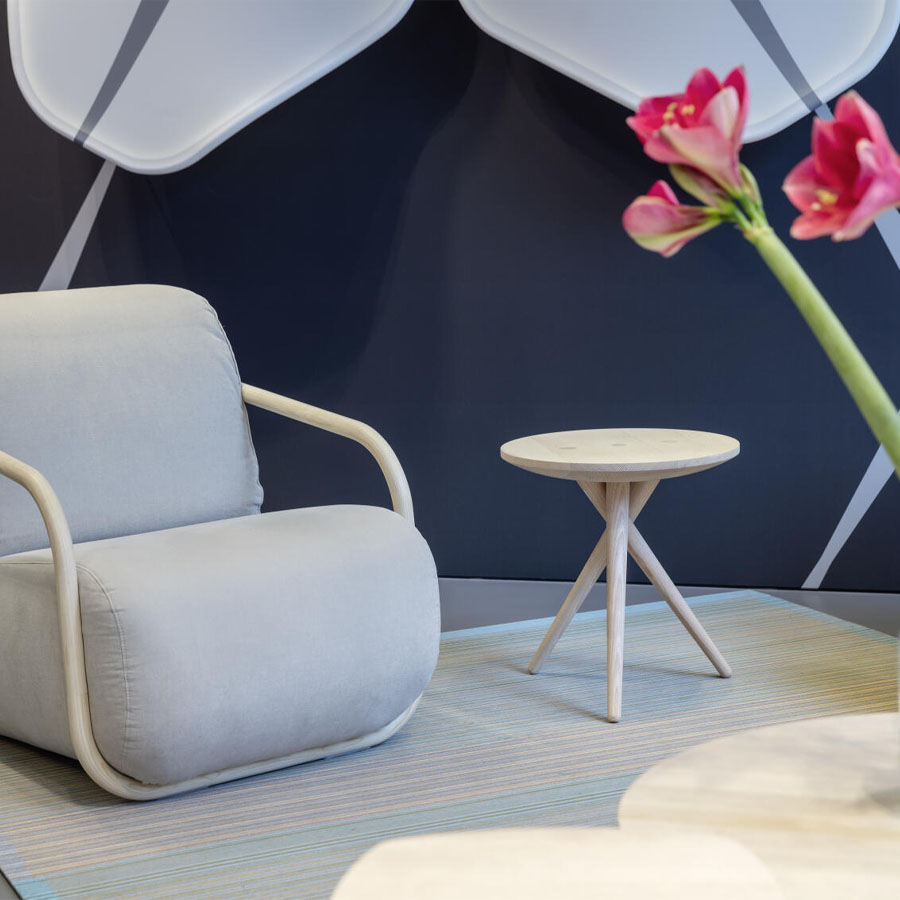 THONET 2001 Bugholzsessel Esche mit Armlehnen - Beispielbild