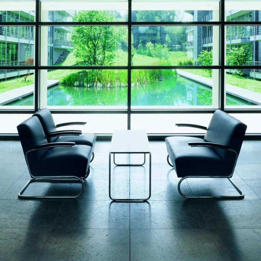 THONET S 411 Freischwinger Sessel mit Armlehnen | niedrige Rückenlehne | Leder schwarz