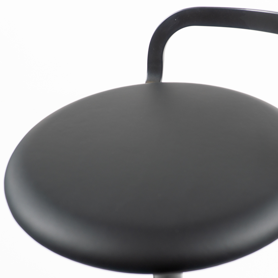 lapalma MAK S110 Barhocker Lederbezug schwarz - Nahaufnahme Sitz