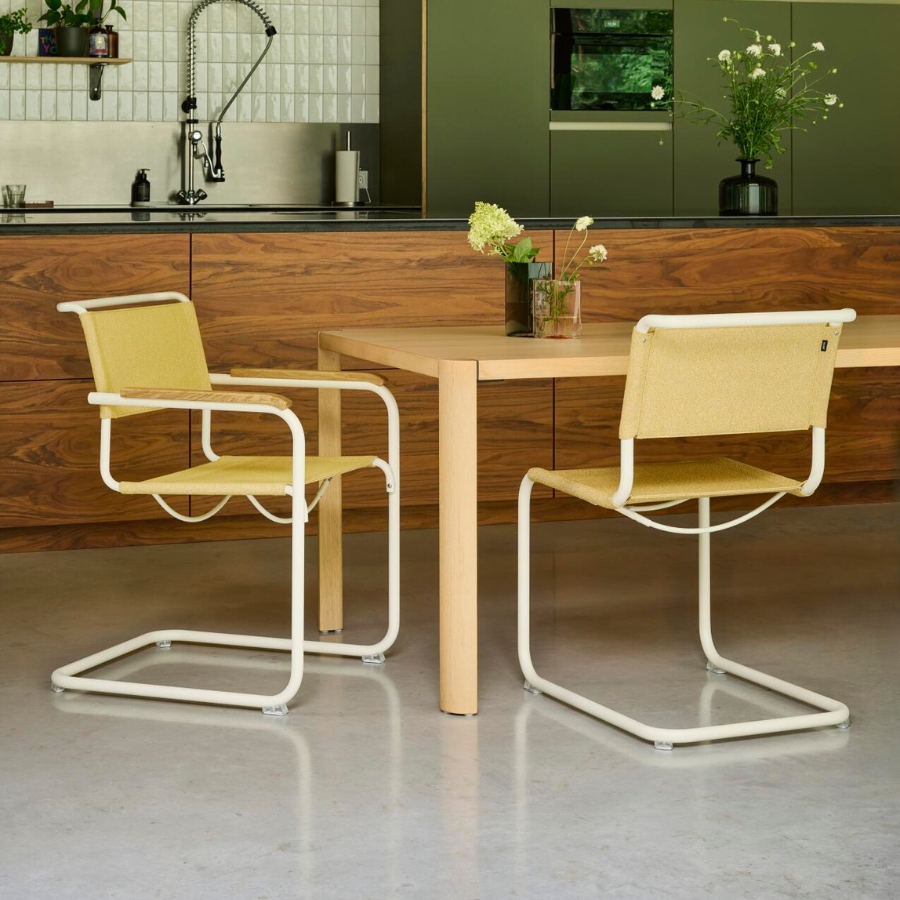 THONET Stahlrohr-Freischwinger S 34 V mit Armlehnen | Sitz u. Rücken Stoffmuster | Gestell perlweiß