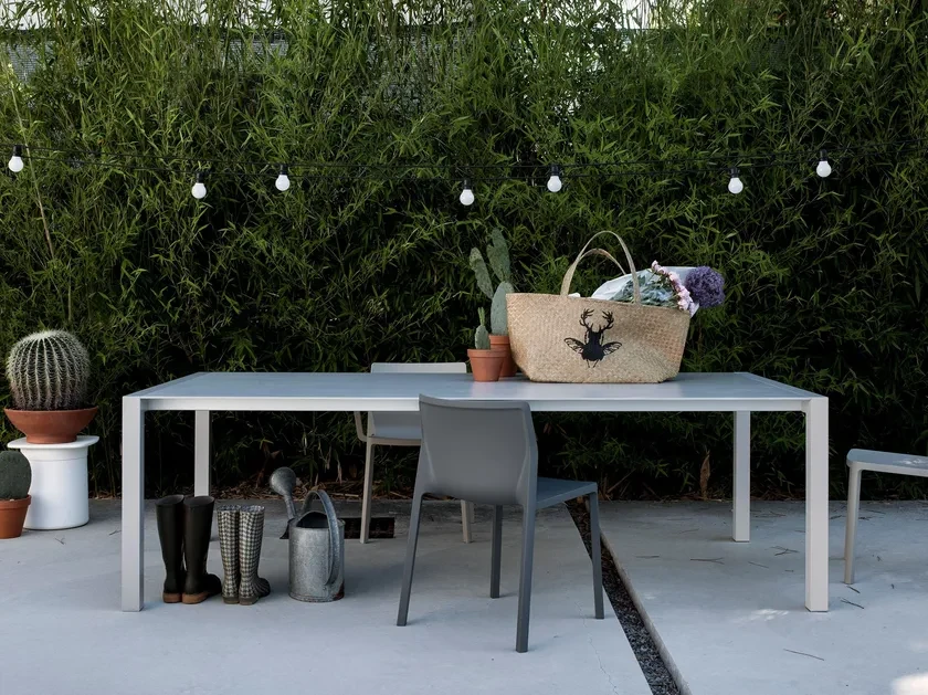 Outdoor-Tisch-Kristalia_1280x1280 (1)
