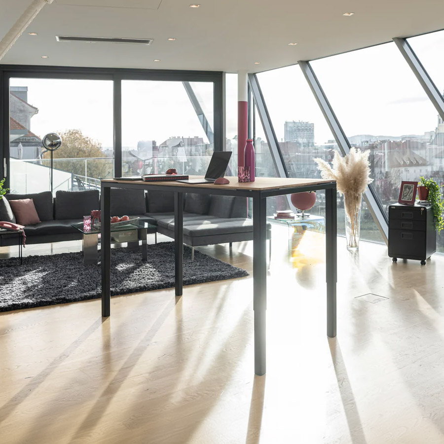 Yaasa Desk Four Tisch Gestell schwarz, Tischplatte Eiche natur