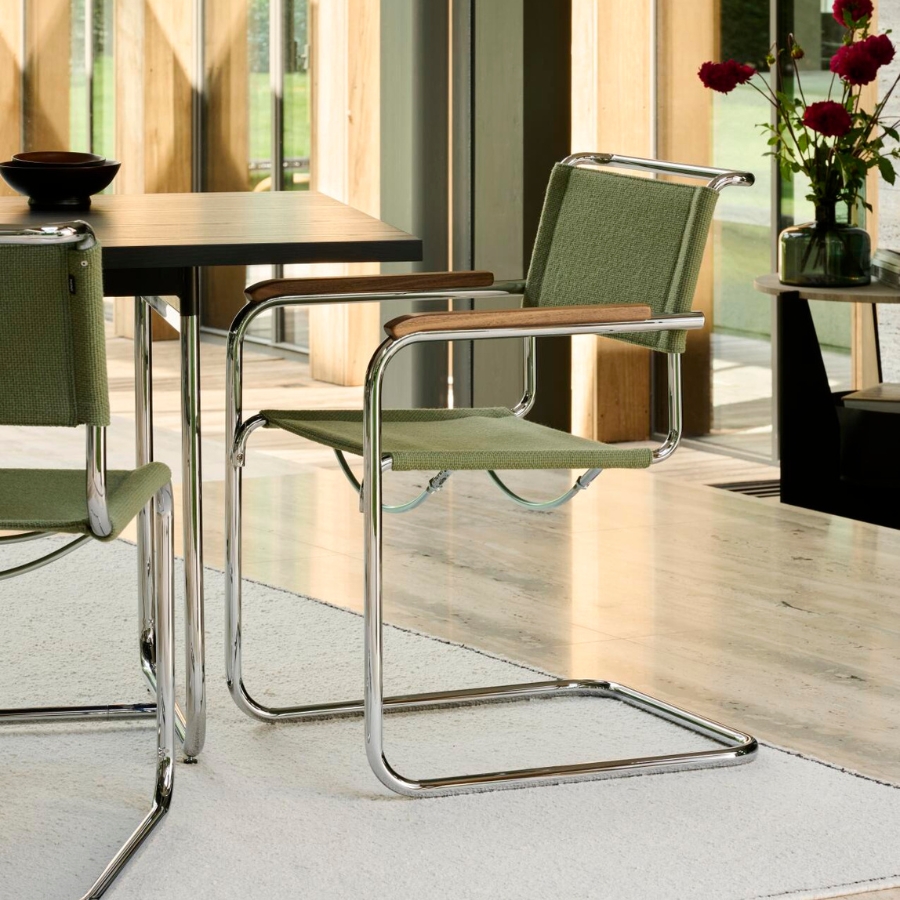 THONET Stahlrohr-Freischwinger S 34 V mit Armlehnen | Sitz u. Rücken Stoffmuster | Gestell chrom