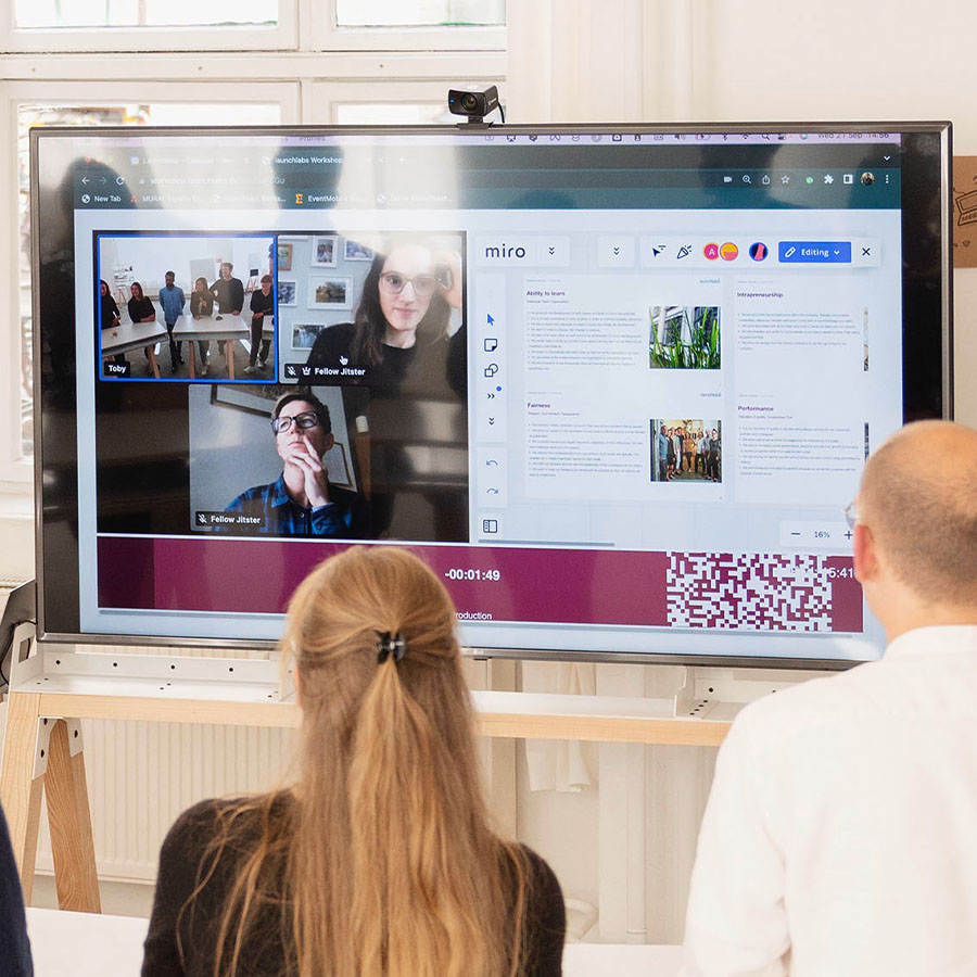 Interstuhl WHAT IF WE FLY Monitor on Wheels | Monitorhalterung WT107