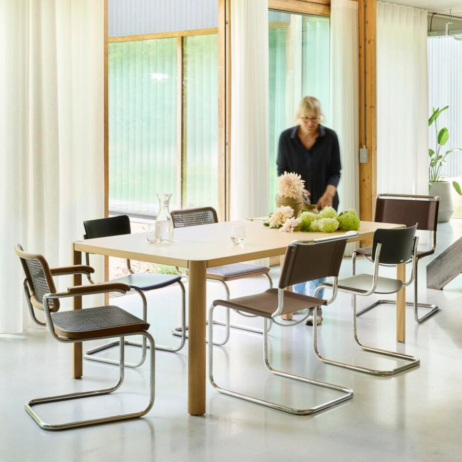 THONET S 32 V | Dark Melange Nussbaum Pure Materials | Stahlrohr-Freischwinger | Gestell verchromt