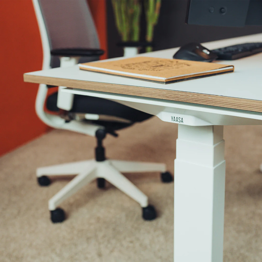 Yaasa Desk Expert Gestell weiß, Tischplatte Multiplex-Weiß