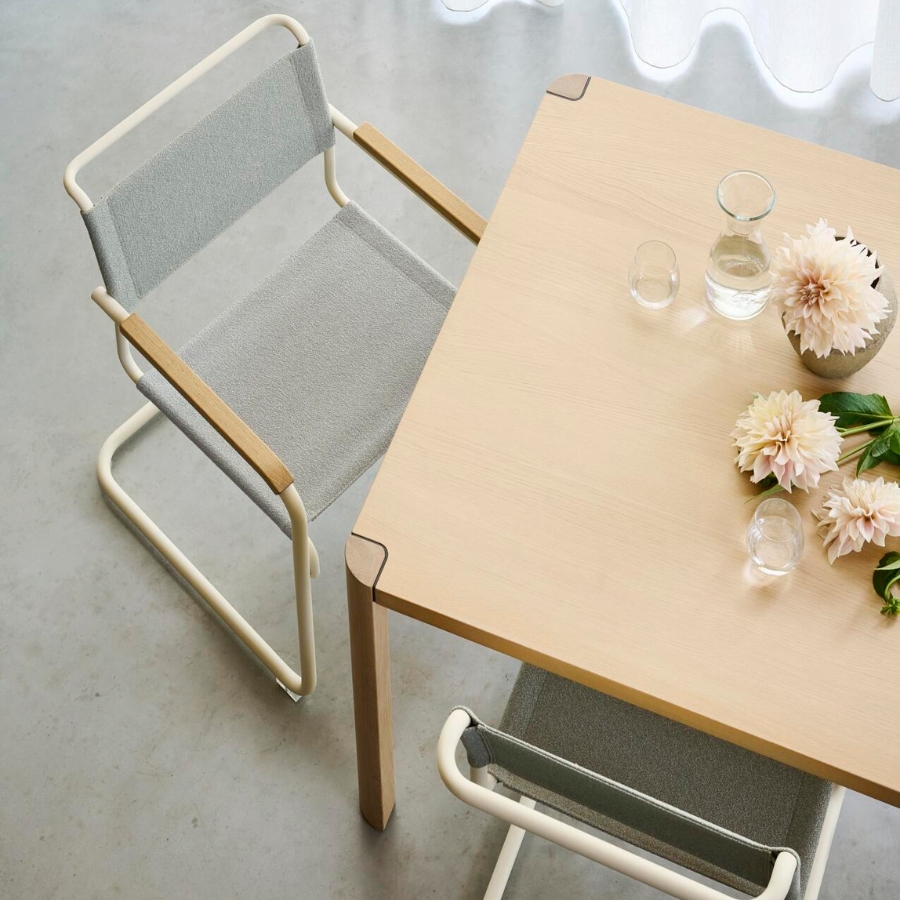 THONET Stahlrohr-Freischwinger S 34 V mit Armlehnen | Sitz u. Rücken Stoffmuster | Gestell perlweiß