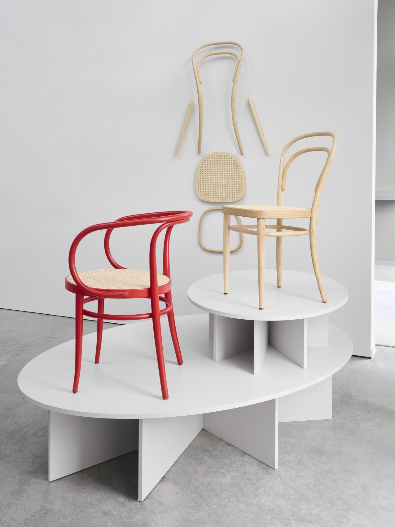 THONET 209 | KONFIGURATOR | Rohrgeflecht-Sitz hell | Buche farbig gebeizt