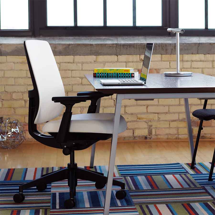 HAWORTH Lively Bürodrehstuhl schwarz mit Netzrücken - Beispielbild