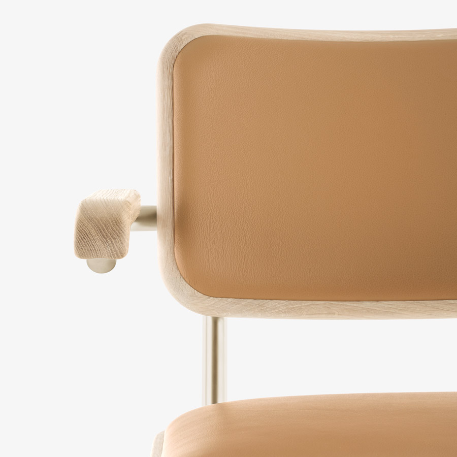 JS. THONET S 64 P NORDIC 01 | Eiche weiß pigmentiert | Leder Karamell | Nahaufnahme frontal