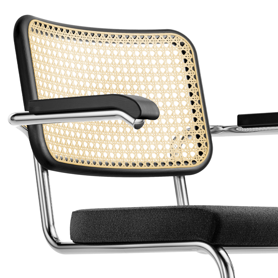 THONET Stahlrohr-Freischwinger S 64 SPV mit Armlehnen, Rücken Rohrgeflecht, Sitz vollgepolstert - Nahaufnahme