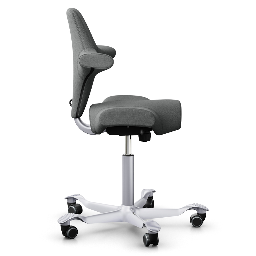 HAG CAPISCO 8106 Stoff Cura dunkelgrau mit Sattelsitz - Gestell silber - Seitenansicht