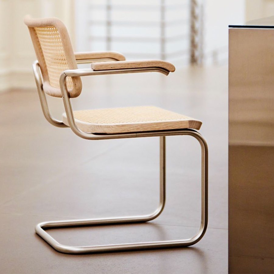 JS. THONET S 64 V NORDIC 04 | Eiche weiß pigmentiert | Stahlrohr-Freischwinger mit Armlehnen