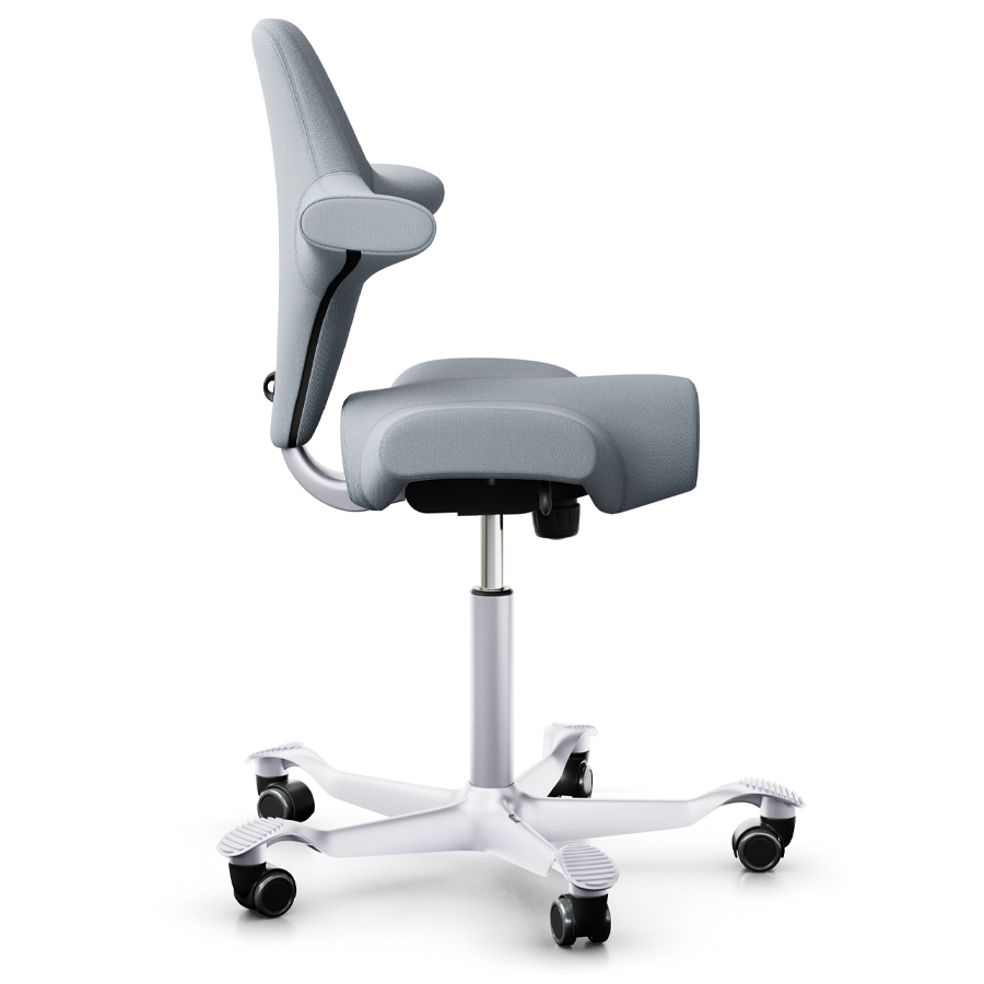 HAG Capisco 8106 Stoff Select grau - Gestell silber - Seitenansicht