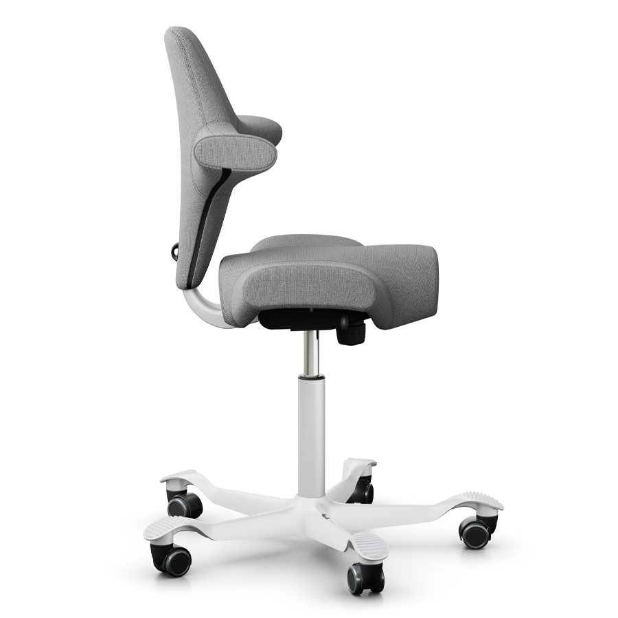 HAG CAPISCO 8106 Stoff Cura hellgrau mit Sattelsitz - Gestell weiß - Seitenansicht
