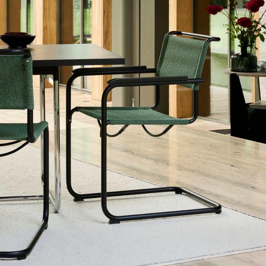 THONET Stahlrohr-Freischwinger S 34 V mit Armlehnen | Sitz u. Rücken Stoffmuster | Gestell schwarz